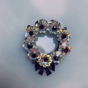 Vtg JULIANNA Margarita Swarovski Crystals Rivoli Brooch Pin Wreath D&E